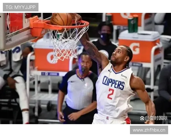 以卢盛赞伦纳德抢下12篮板展现全情投入引领球队比赛态度